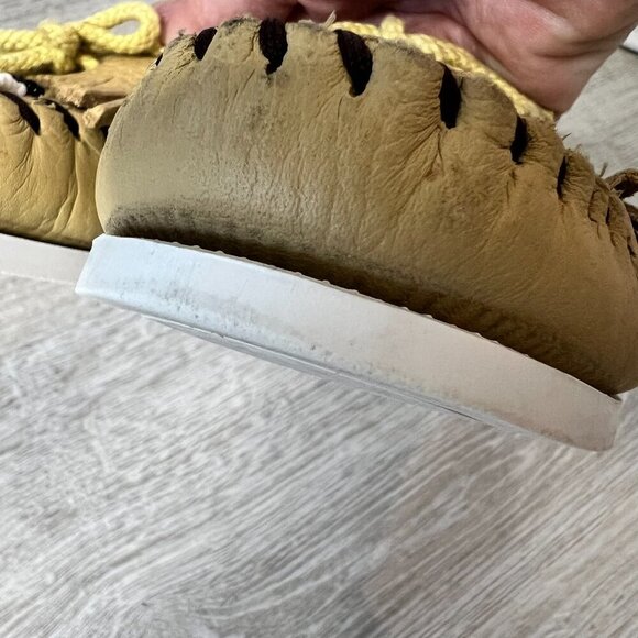 Minnetonka Moccasins Womens Size 7 Beige Beaded Thunderbirds Bow Flats Natural - Picture 6 of 14